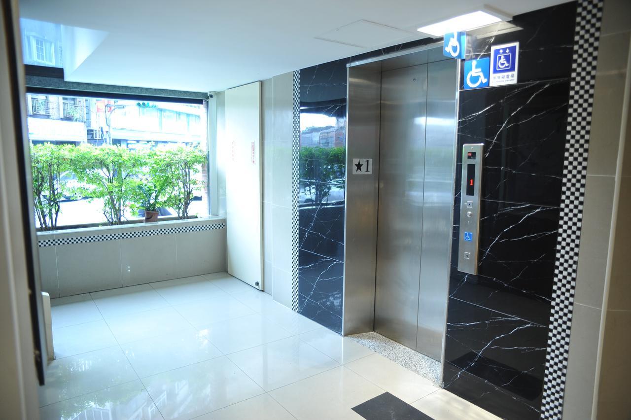 Great Family Hotel Taipei Bagian luar foto